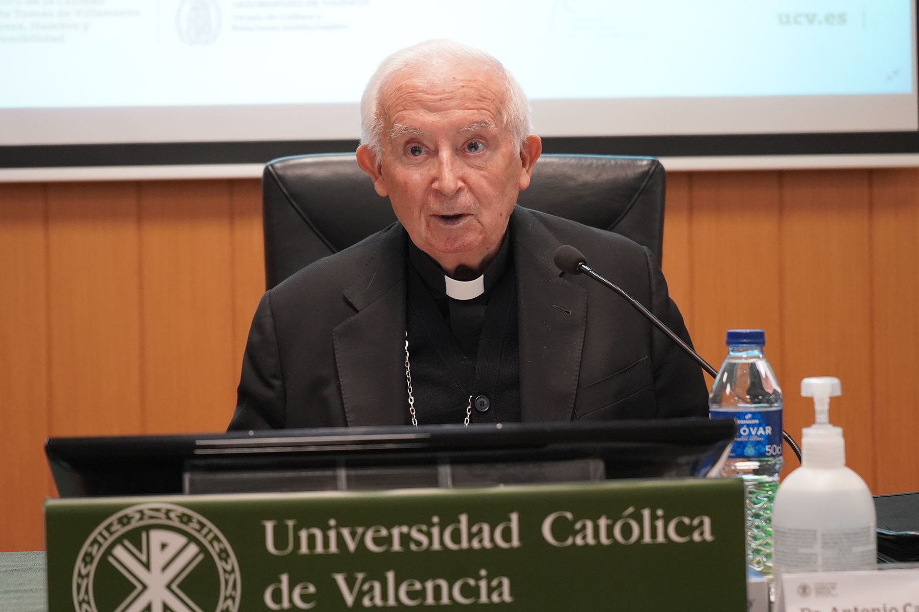El cardenal Cañizares, hospitalizado por su 