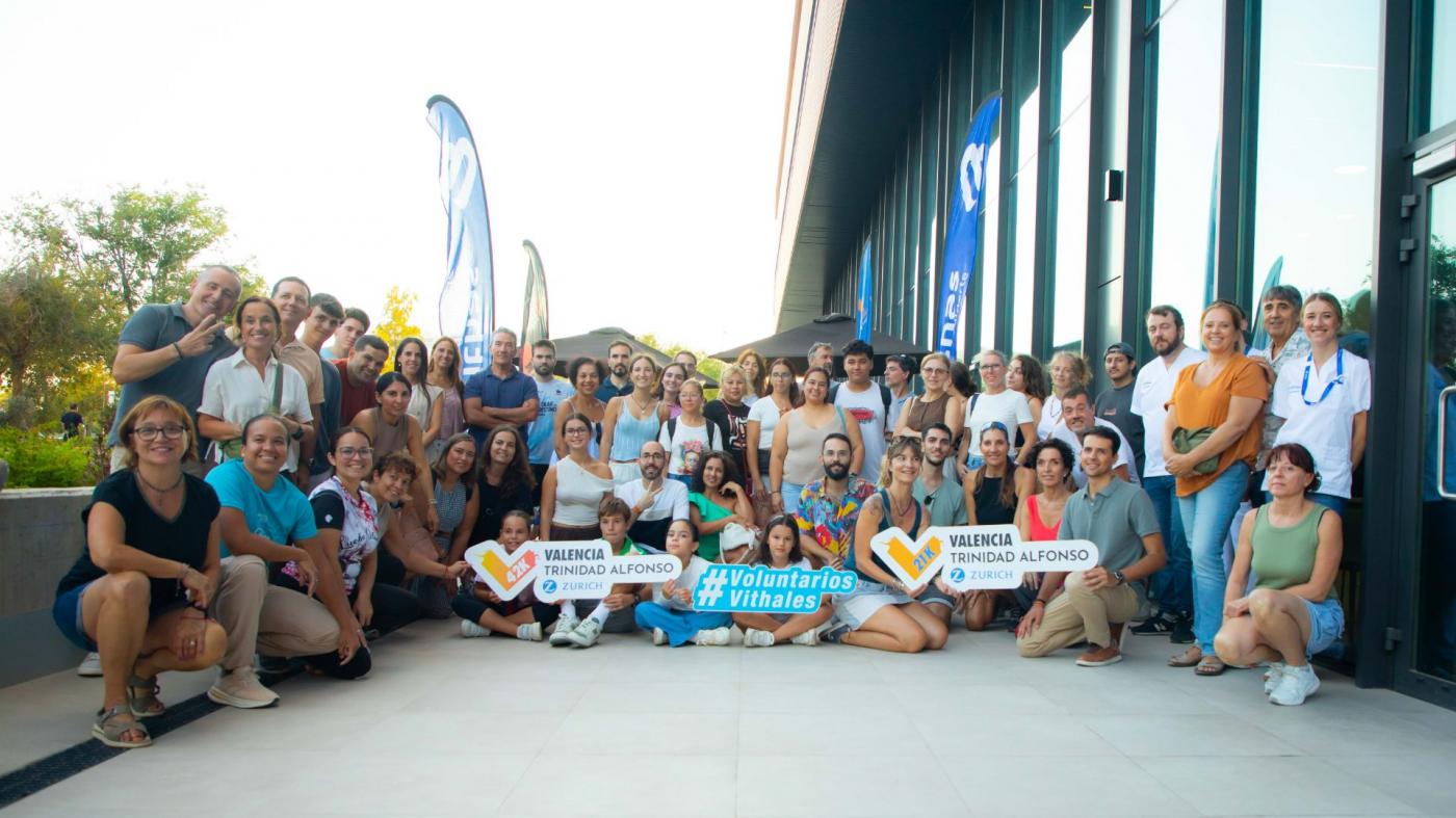 Vithas forma en RCP al voluntariado del Medio Maratón y Maratón Valencia 2025