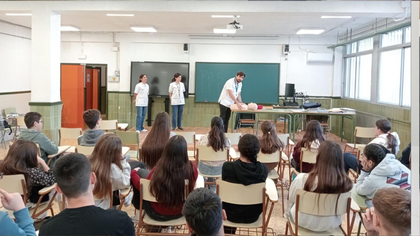 Vithas Valencia Turia forma a 600 estudiantes del IES Campanar en RCP básica