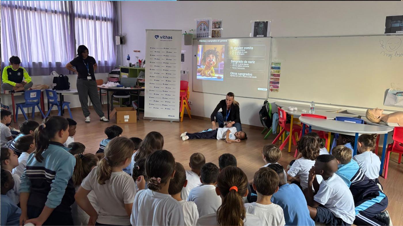 Vithas Valencia 9 de Octubre continúa con la formación en colegios de maniobras de RCP