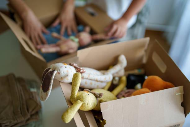 El Banco de Alimentos reparte juguetes a más de 400 niños afectados por la DANA